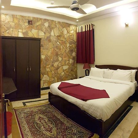 Triple One Hotel Abbottabad Ngoại thất bức ảnh