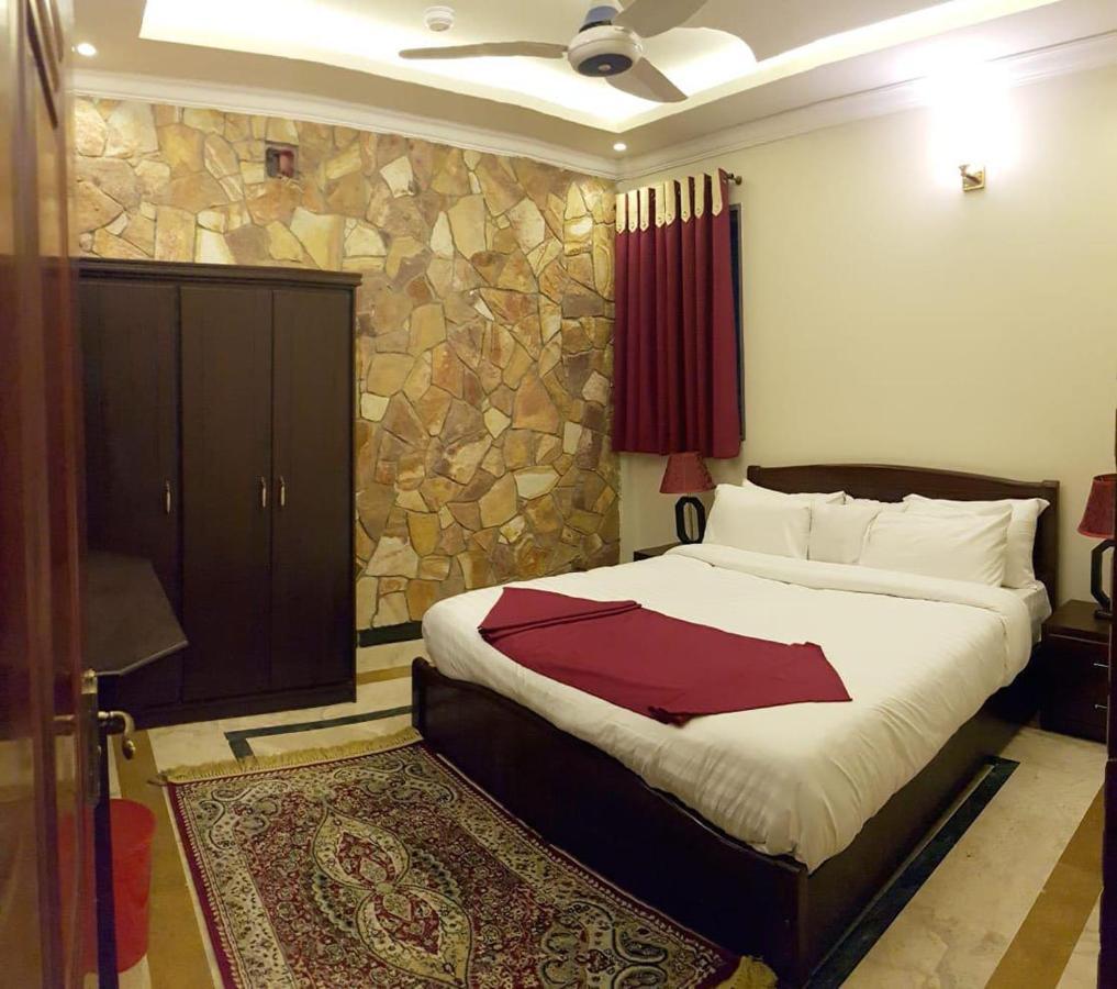 Triple One Hotel Abbottabad Ngoại thất bức ảnh
